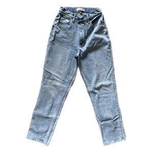 Curve Love Ultra High Rise 90s Straight Jean - 28W Regular length. Gently worn